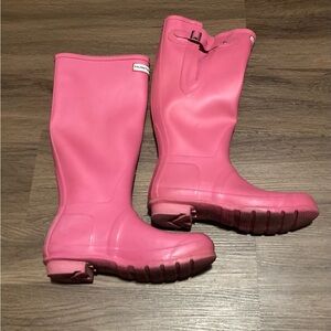 Hunter Original Adjustable Women’s size 8, Men’s size 7, hot pink, rain boots